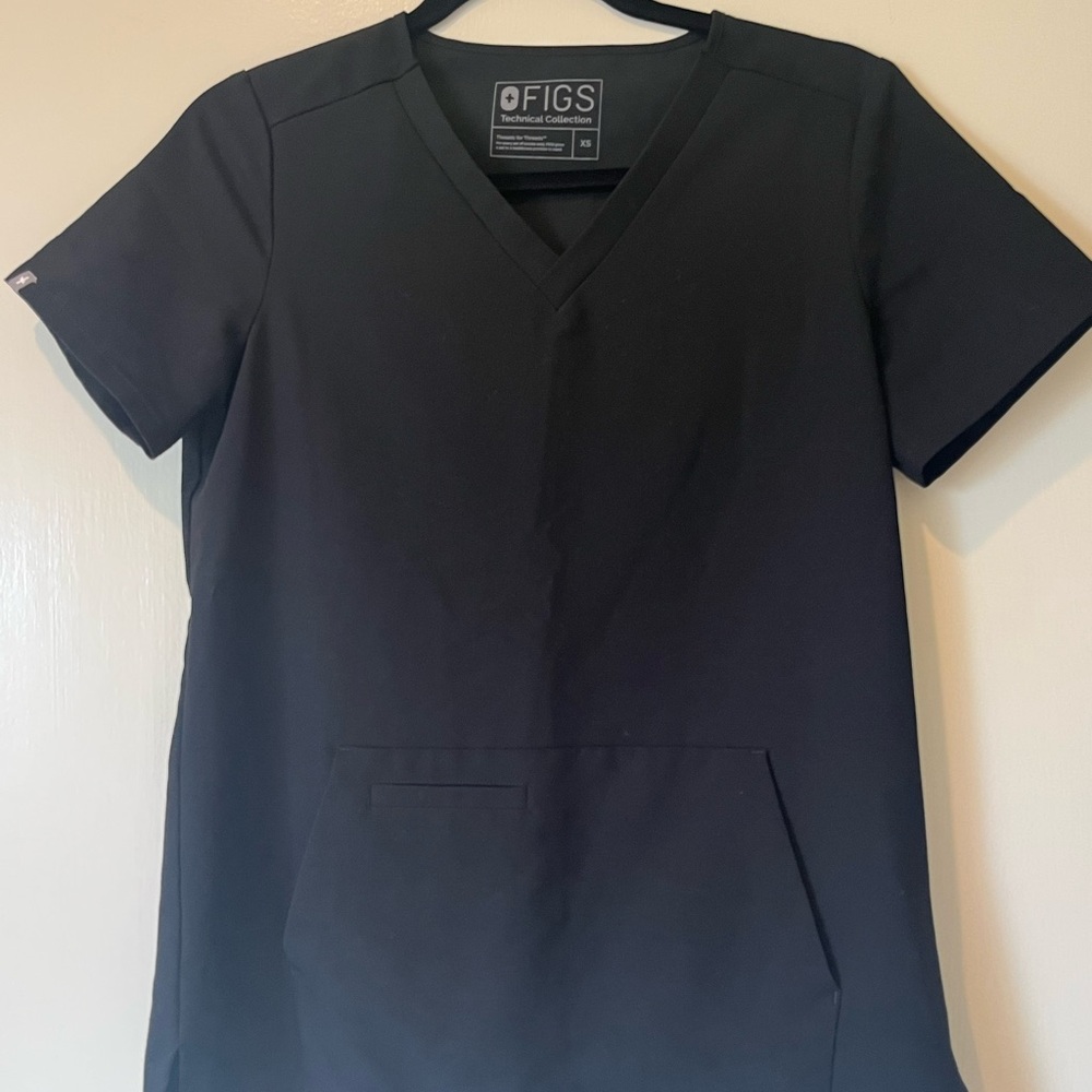 FIGS NEW Scrub top